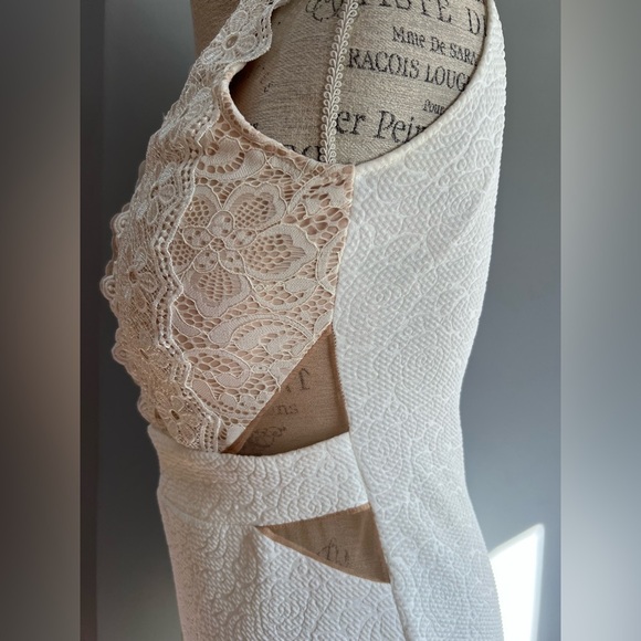 NWT Stunning Dreamy Elegant Lace Cream White Dress size M. - Picture 5 of 7